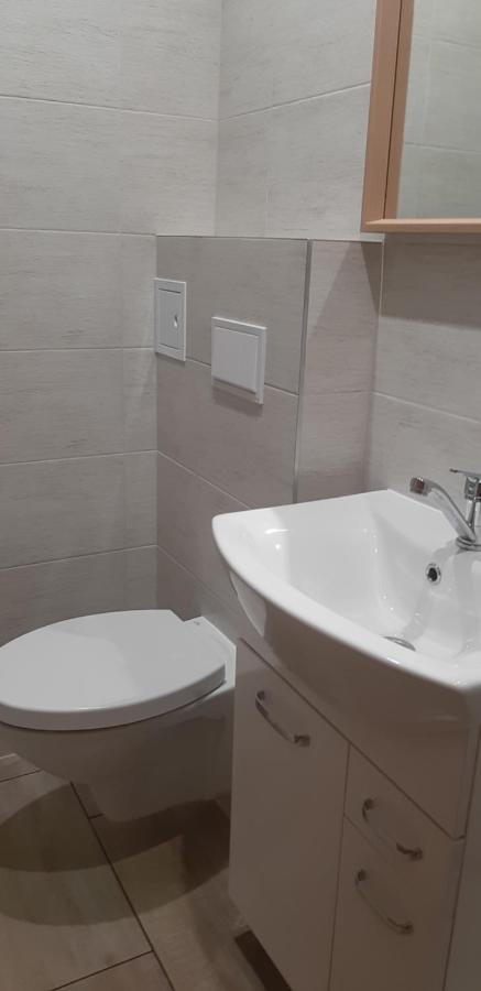 Trim Rooms And Apartments Loviste Luaran gambar