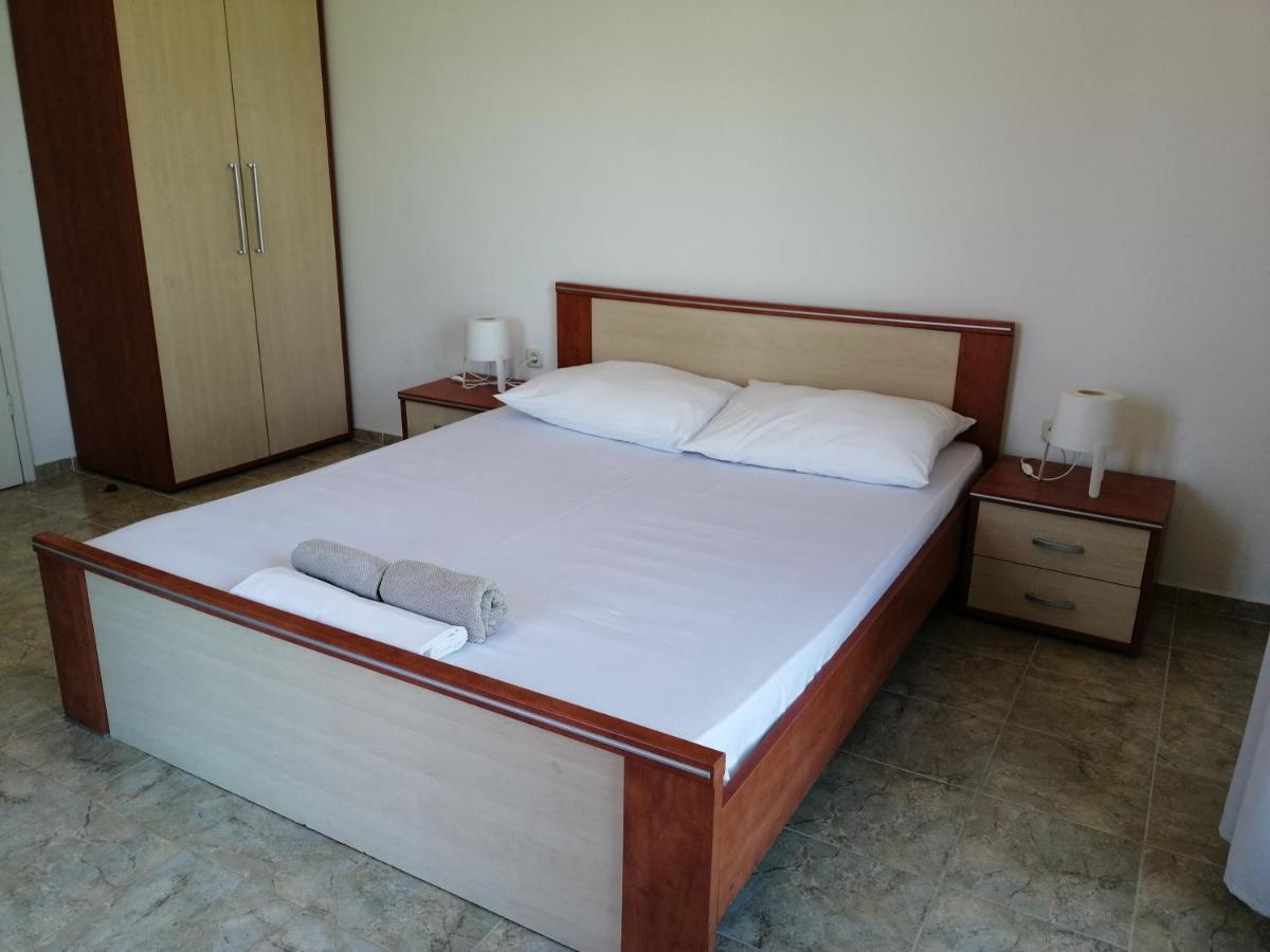 Trim Rooms And Apartments Loviste Luaran gambar