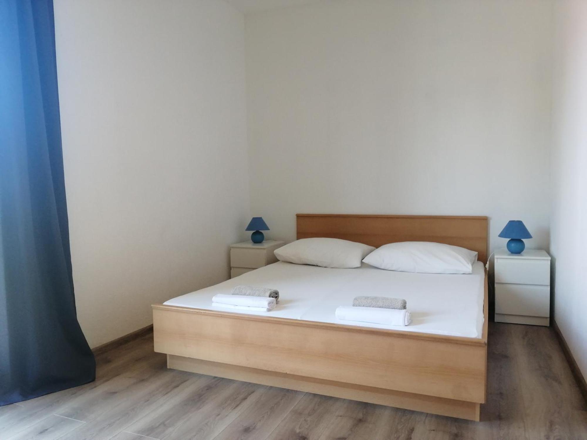Trim Rooms And Apartments Loviste Luaran gambar