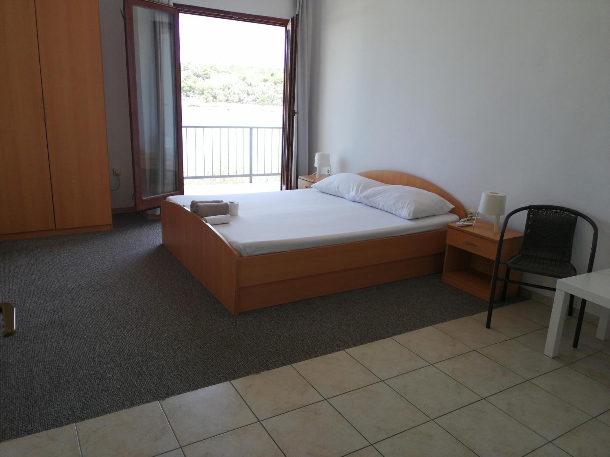 Trim Rooms And Apartments Loviste Luaran gambar