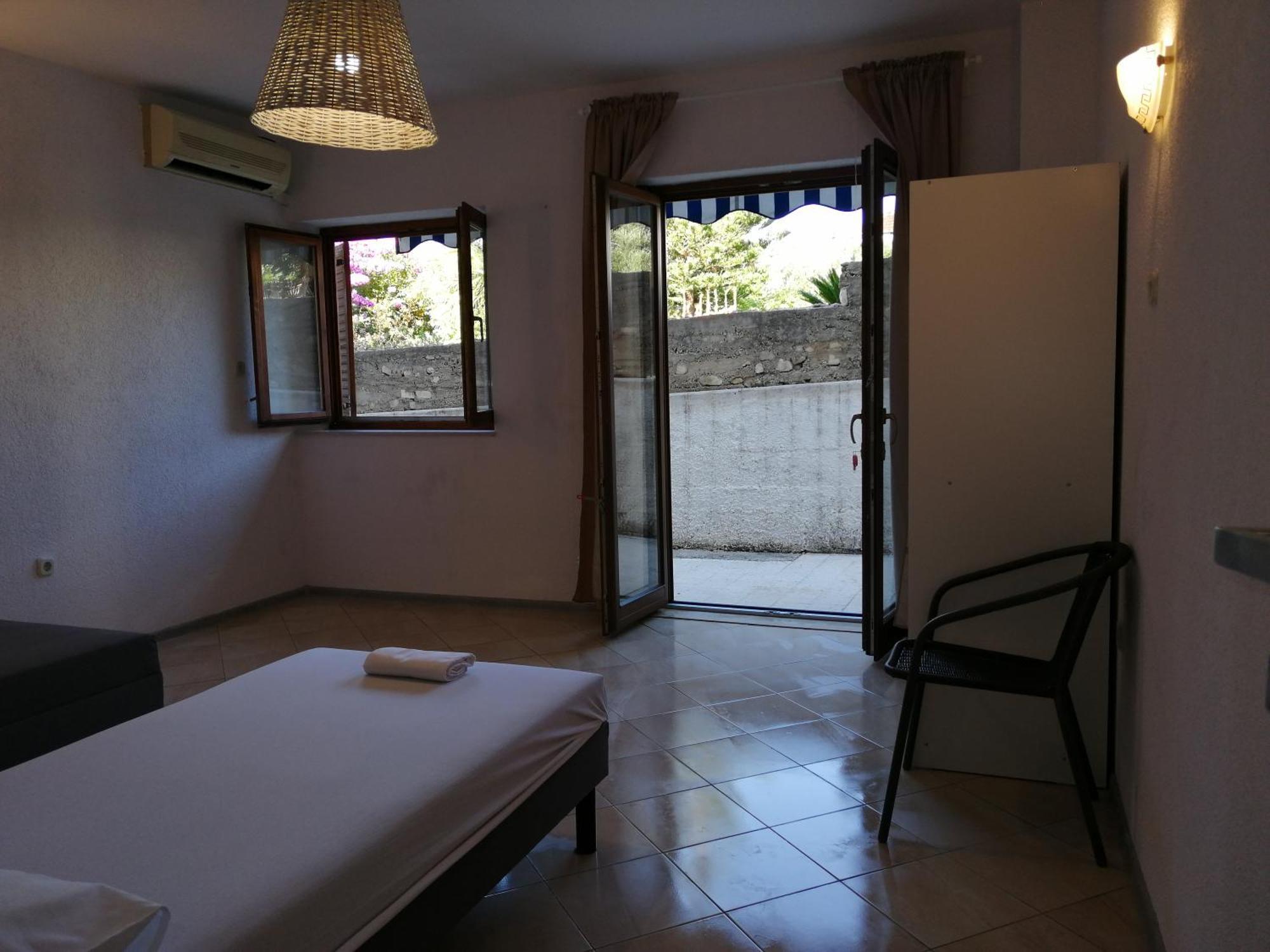 Trim Rooms And Apartments Loviste Luaran gambar