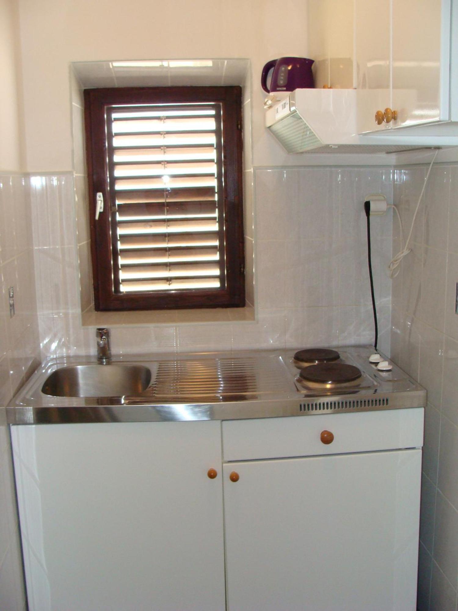 Trim Rooms And Apartments Loviste Bilik gambar