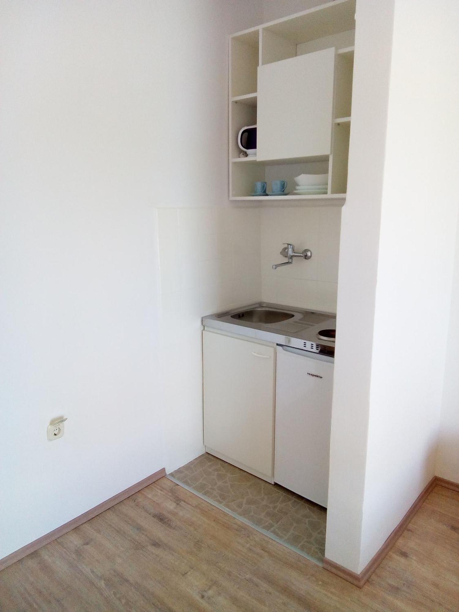 Trim Rooms And Apartments Loviste Bilik gambar