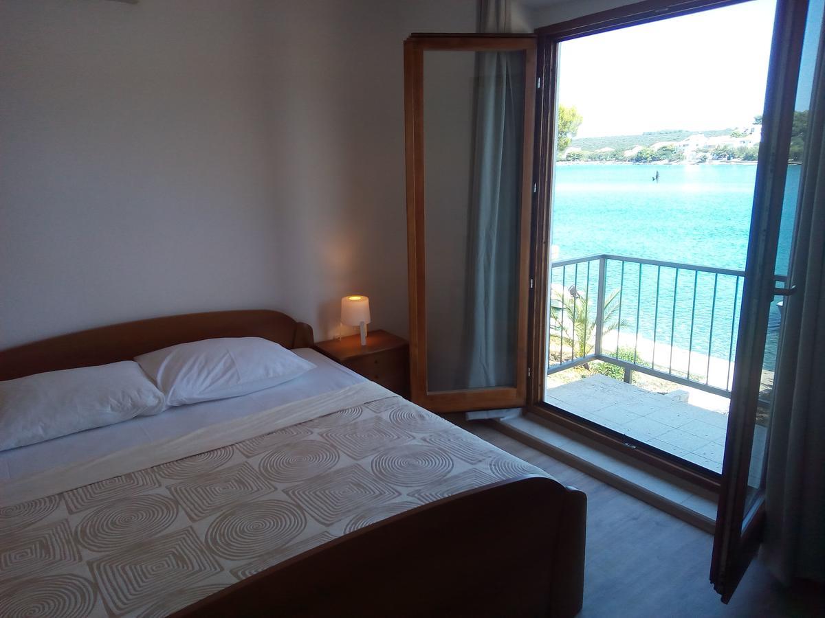 Trim Rooms And Apartments Loviste Luaran gambar