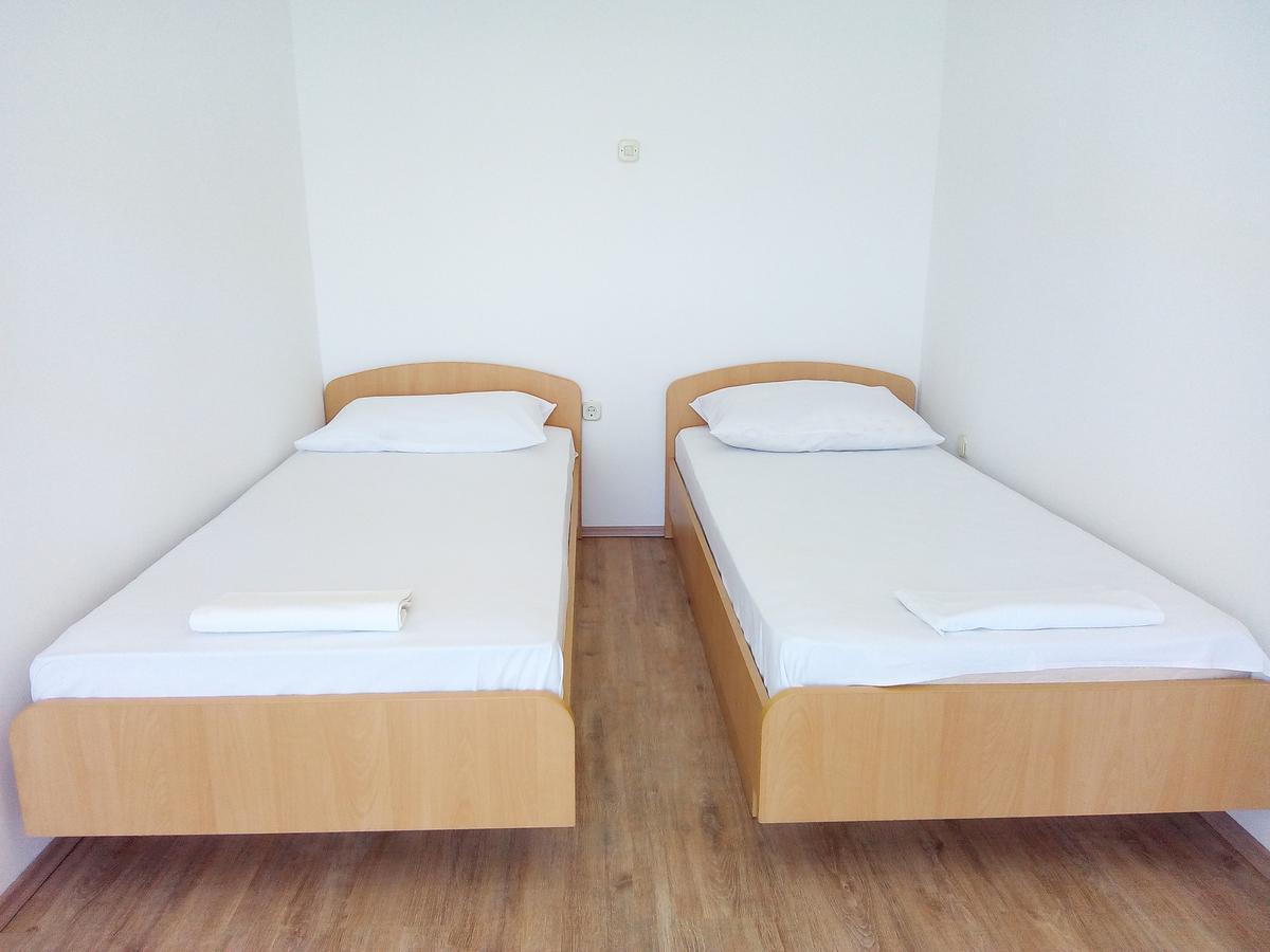 Trim Rooms And Apartments Loviste Luaran gambar