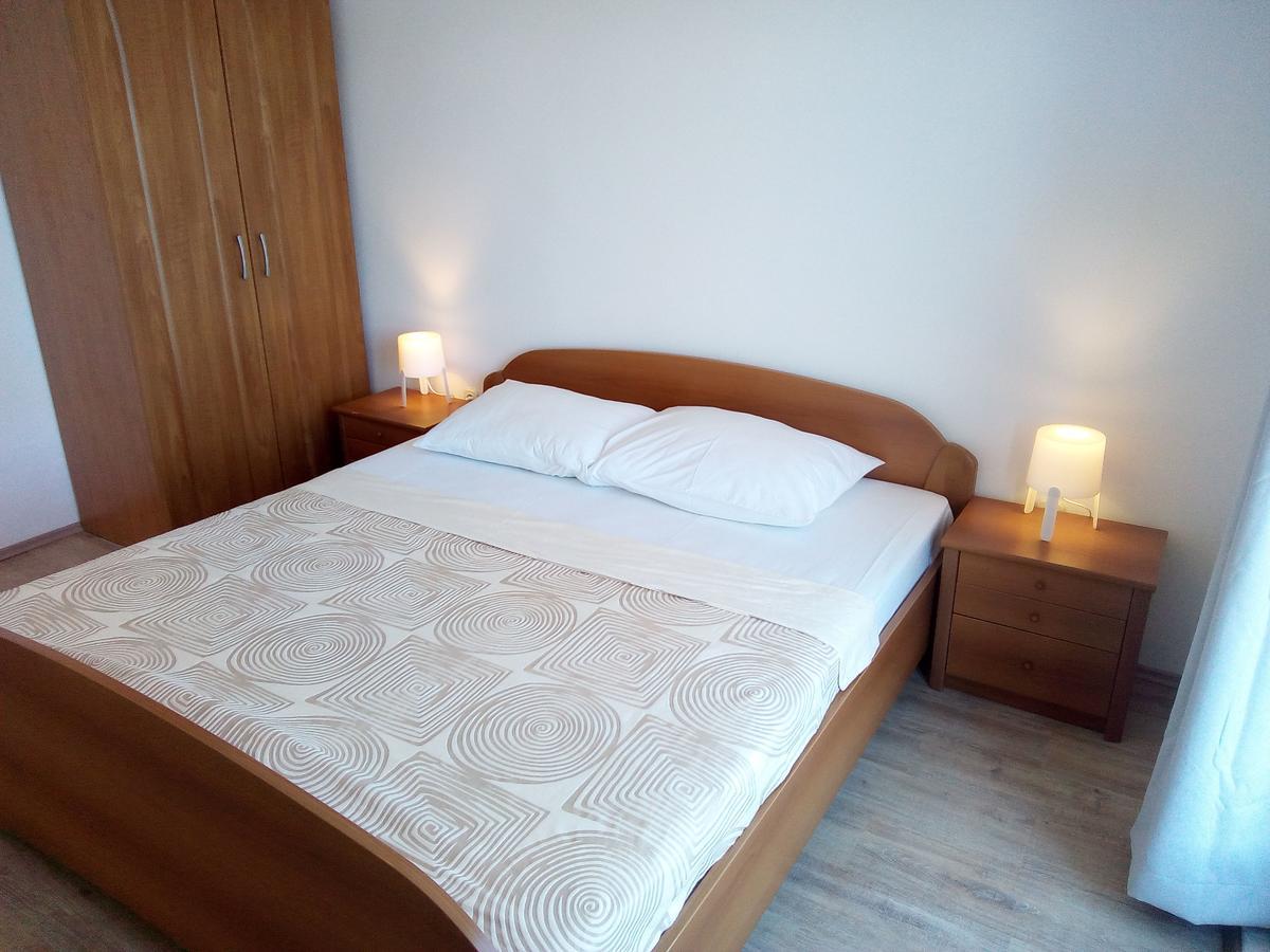 Trim Rooms And Apartments Loviste Luaran gambar