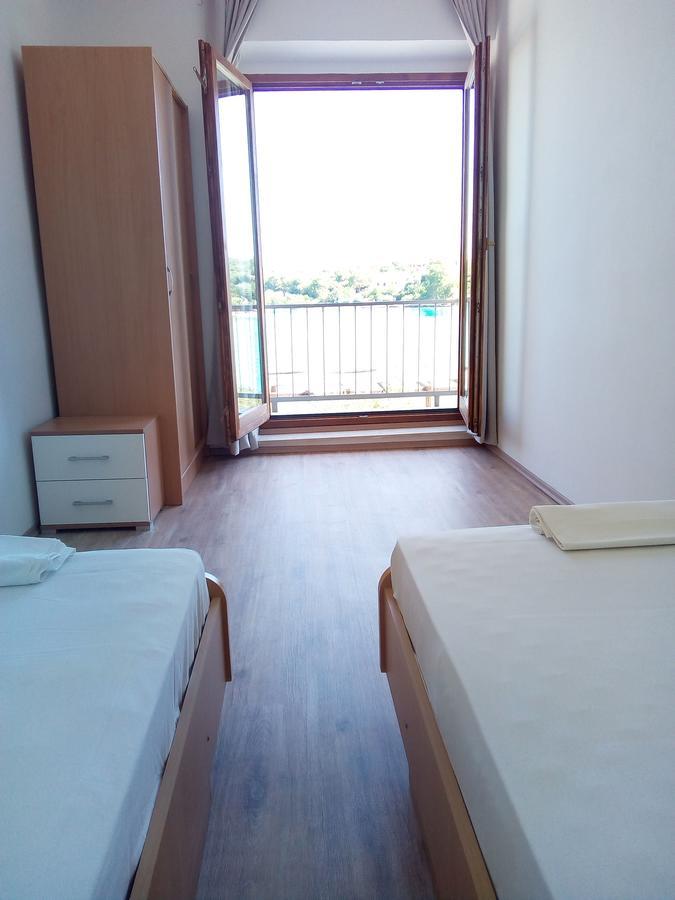 Trim Rooms And Apartments Loviste Luaran gambar
