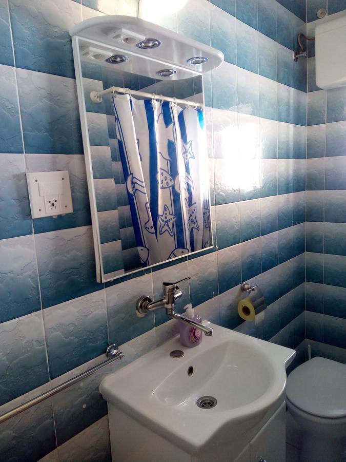 Trim Rooms And Apartments Loviste Luaran gambar