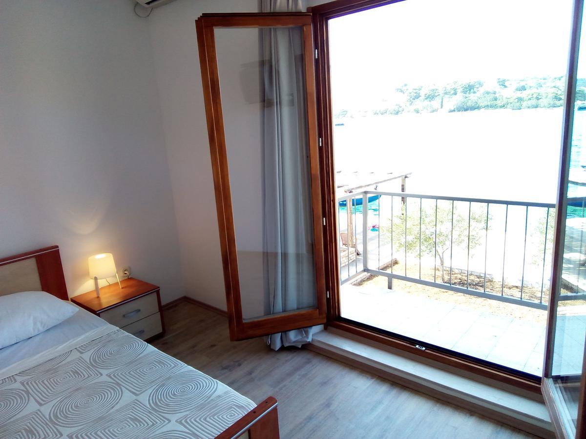 Trim Rooms And Apartments Loviste Luaran gambar