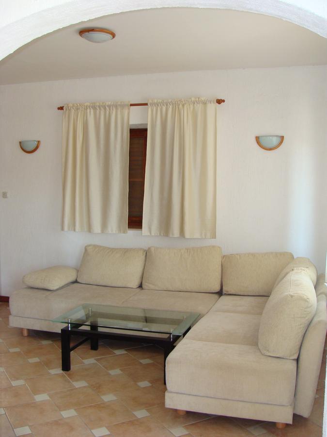 Trim Rooms And Apartments Loviste Luaran gambar