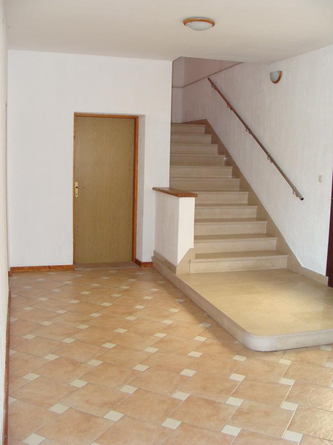 Trim Rooms And Apartments Loviste Luaran gambar
