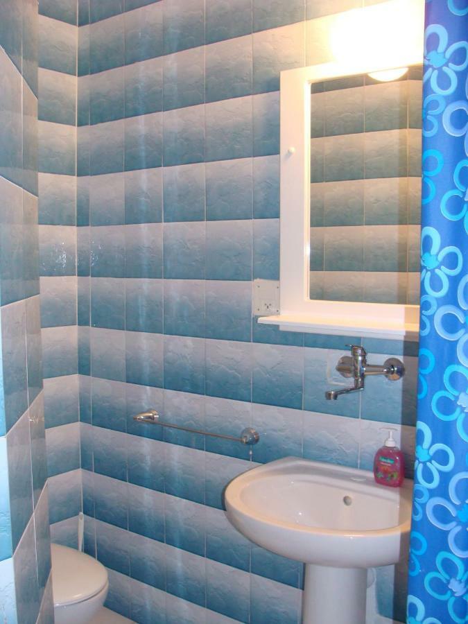 Trim Rooms And Apartments Loviste Luaran gambar